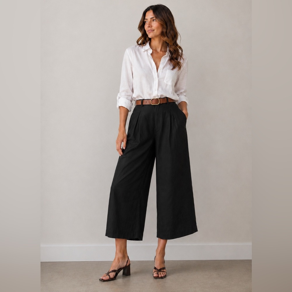 NWOT Wide Leg Cropped Pants size small